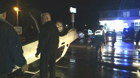 Düz Yolda Takla Attı 