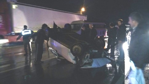 Düz Yolda Takla Attı 