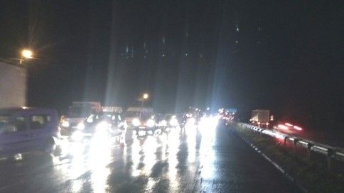 Düz Yolda Takla Attı 