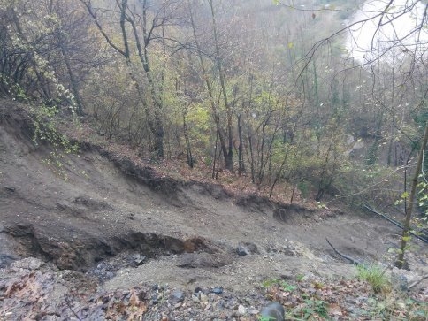Su Hattının Patlaması Sonucu Heyelan Meydan Geldi