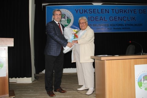 Mustafa Yazgan’dan İdeal Gençlik Konferansı
