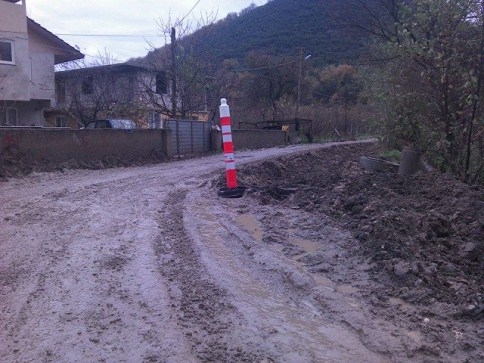 Kapatılmayan çukurlar tehlike saçıyor