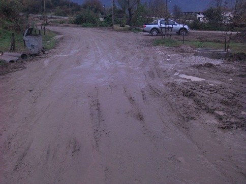 Kapatılmayan çukurlar tehlike saçıyor