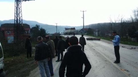 Tomruklar Yola Saçıldı