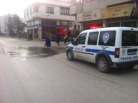 Az Daha Kamyonun Altında Kalıyordu