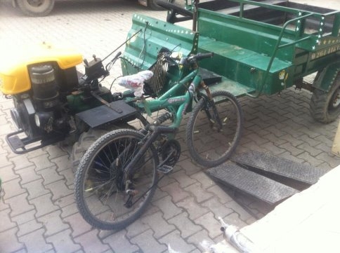 Az Daha Kamyonun Altında Kalıyordu