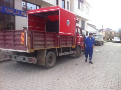 Az Daha Kamyonun Altında Kalıyordu