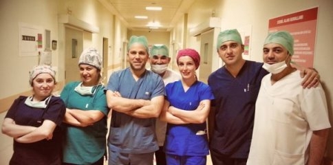 Sırttan Uygulanan Bölgesel Anesteziyle Hem Konuştu Hem Ameliyat Oldu