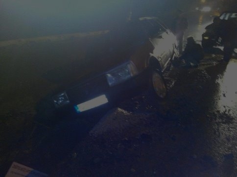 Otomobil Kanalizasyon Çukuruna Düştü