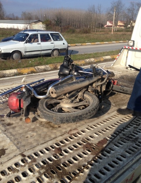 Batakköy Kavşağında Trafik Kazası 2 Yaralı