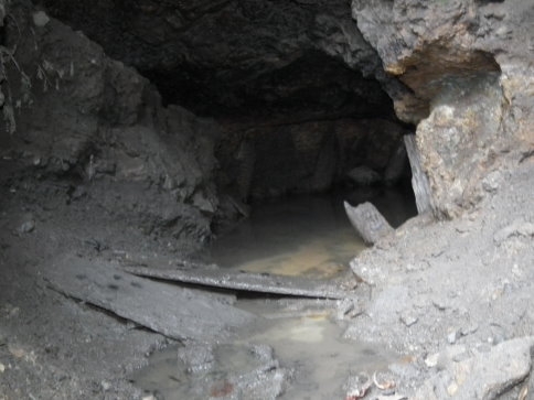 Defineciler Tarihi Mağarayı Kazdı