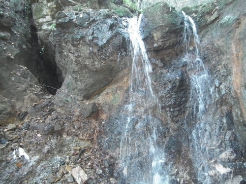 Defineciler Tarihi Mağarayı Kazdı