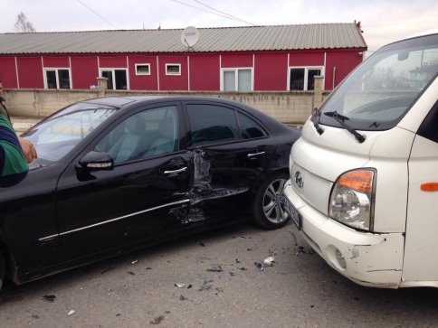 Akyazı Pazar Yeri Önünde Trafik Kazası