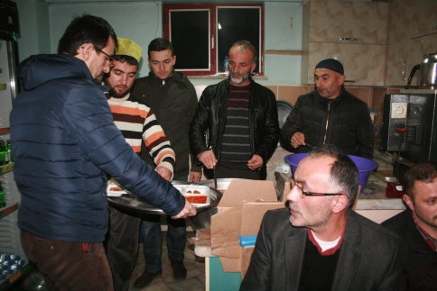 Taşburun Sosyal Yardımlaşma Derneğinden anlamlı Yemek 