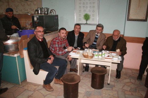 Taşburun Sosyal Yardımlaşma Derneğinden anlamlı Yemek 
