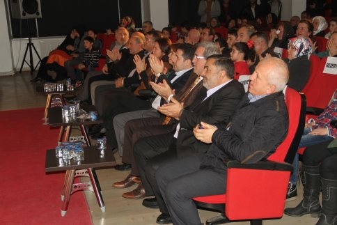 Çetin Ceviz Tiyatro Oyunu Tüm Seansları Akyazı'da Yoğun İlgi İle Karşılandı