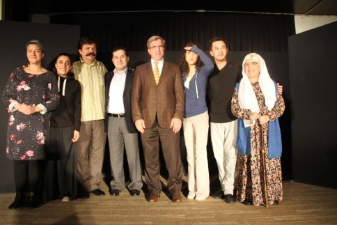 Çetin Ceviz Tiyatro Oyunu Tüm Seansları Akyazı'da Yoğun İlgi İle Karşılandı