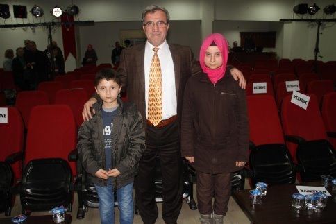 Çetin Ceviz Tiyatro Oyunu Tüm Seansları Akyazı'da Yoğun İlgi İle Karşılandı