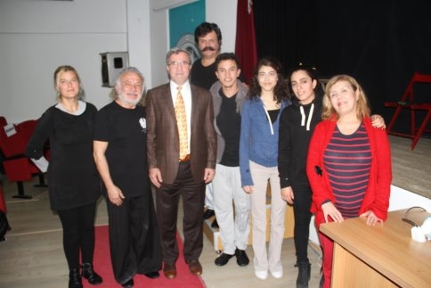 Çetin Ceviz Tiyatro Oyunu Tüm Seansları Akyazı'da Yoğun İlgi İle Karşılandı