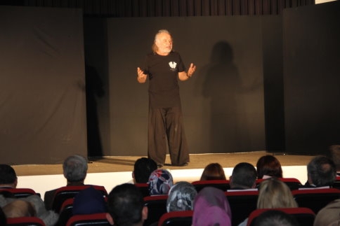 Çetin Ceviz Tiyatro Oyunu Tüm Seansları Akyazı'da Yoğun İlgi İle Karşılandı