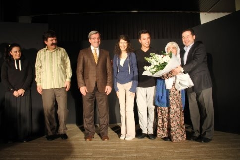 Çetin Ceviz Tiyatro Oyunu Tüm Seansları Akyazı'da Yoğun İlgi İle Karşılandı