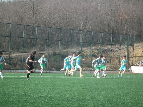 Alaağaç Liderlik Koltuğunu Bırakmadı