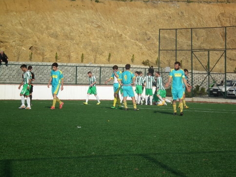 Alaağaç Liderlik Koltuğunu Bırakmadı