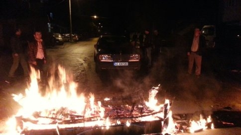 Altındere'de Vatandaşlar Yol Kesti