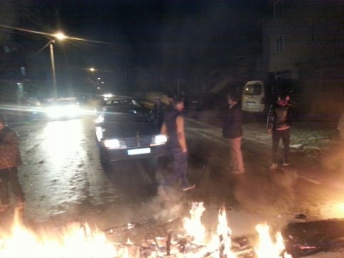 Altındere'de Vatandaşlar Yol Kesti