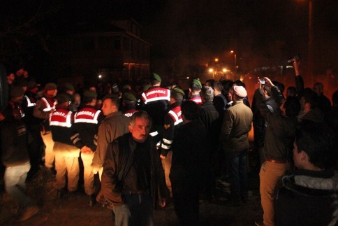 Altındere'de Vatandaşlar Yol Kesti