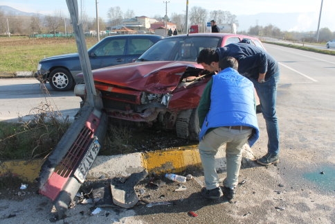 Kavşakta Maddi Hasarlı Kaza