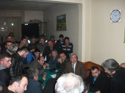 Başkan Akcan Eylemcilerle Görüştü