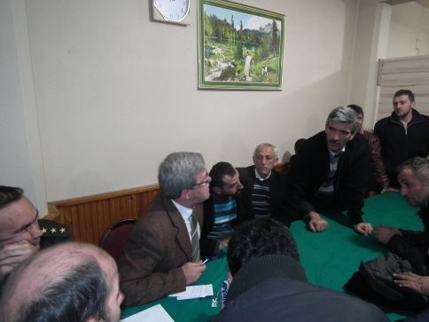 Başkan Akcan Eylemcilerle Görüştü