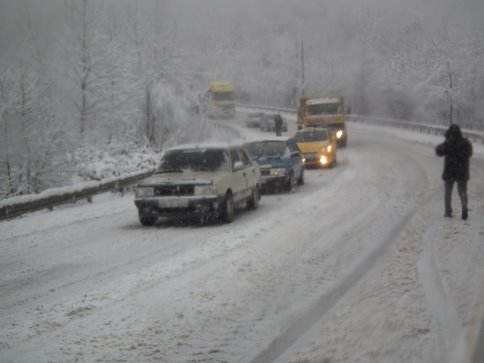 Zincirleme Kazada 5 Araç Birbirine Girdi