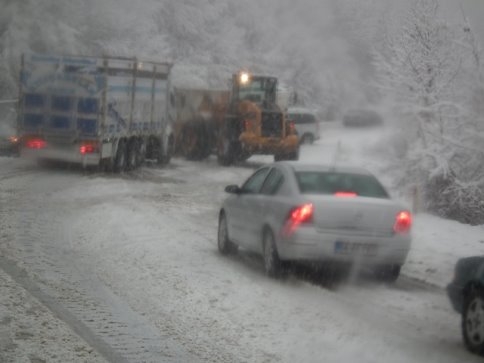 Zincirleme Kazada 5 Araç Birbirine Girdi