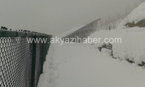 KUZULUK STADI İLK KAR'DA YIKILDI