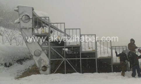 KUZULUK STADI İLK KAR'DA YIKILDI