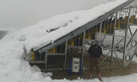 KUZULUK STADI İLK KAR'DA YIKILDI