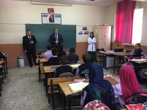 Başkan Akcan okullarda!