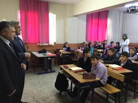 Başkan Akcan okullarda!