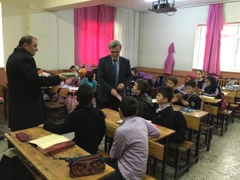 Başkan Akcan okullarda!