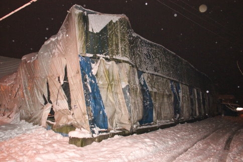 Halı Sahanın Çatısı Kara Dayanamadı