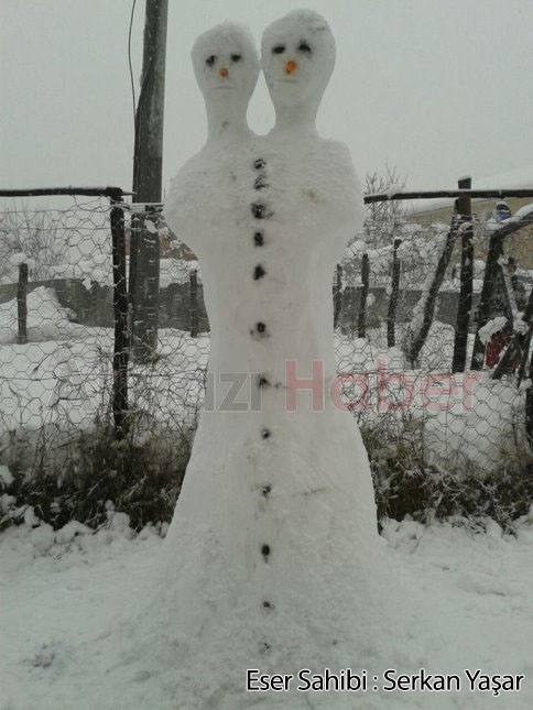 Akyazı'nın ilginç Kardan Adamı ve Camii