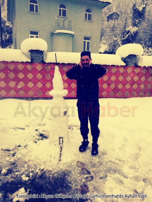 Akyazı'nın ilginç Kardan Adamı ve Camii