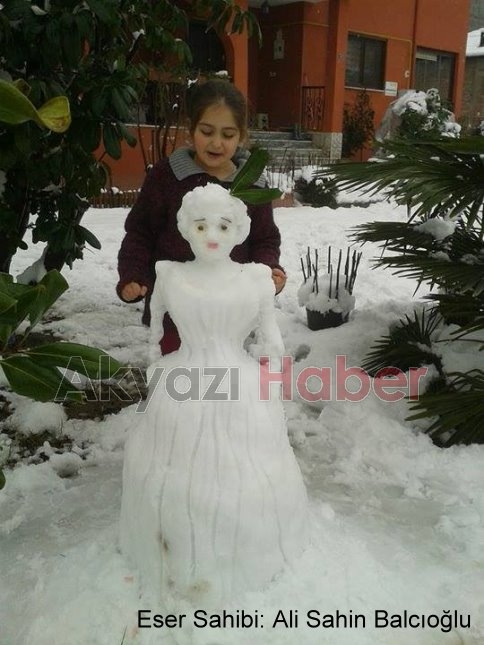 Akyazı'nın ilginç Kardan Adamı ve Camii