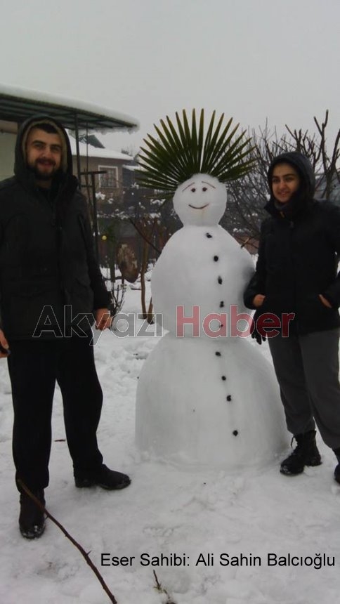 Akyazı'nın ilginç Kardan Adamı ve Camii