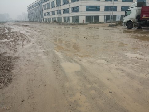 Akyazı Hastane Dolmuş Durağı Önü Mayın Tarlasına Döndü