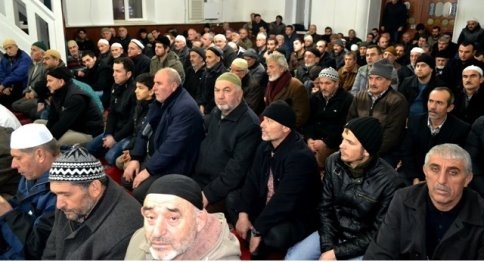 Akyazı'da Mevlid Kandili Gecesi Camiler Doldu