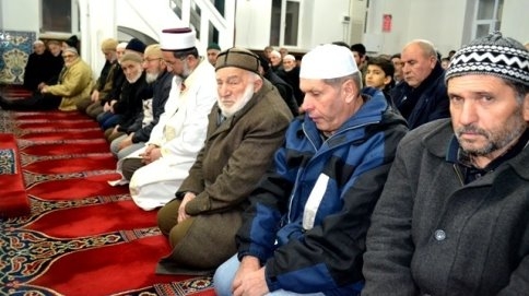 Akyazı'da Mevlid Kandili Gecesi Camiler Doldu