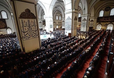 Akyazı'da Mevlid Kandili Gecesi Camiler Doldu